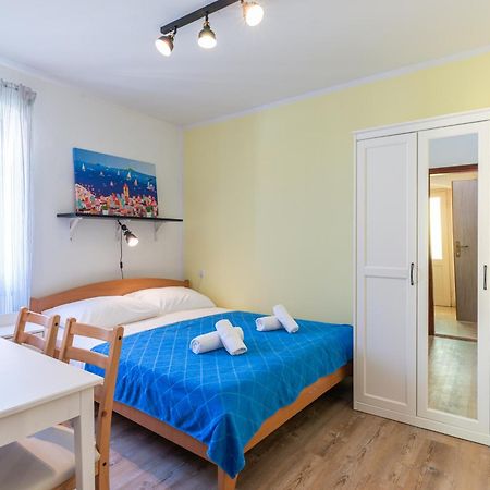 Rooms & Studio Apartments By The Way Baska  Ngoại thất bức ảnh