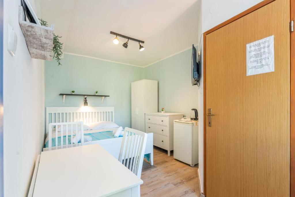 Rooms & Studio Apartments By The Way Baska  Ngoại thất bức ảnh