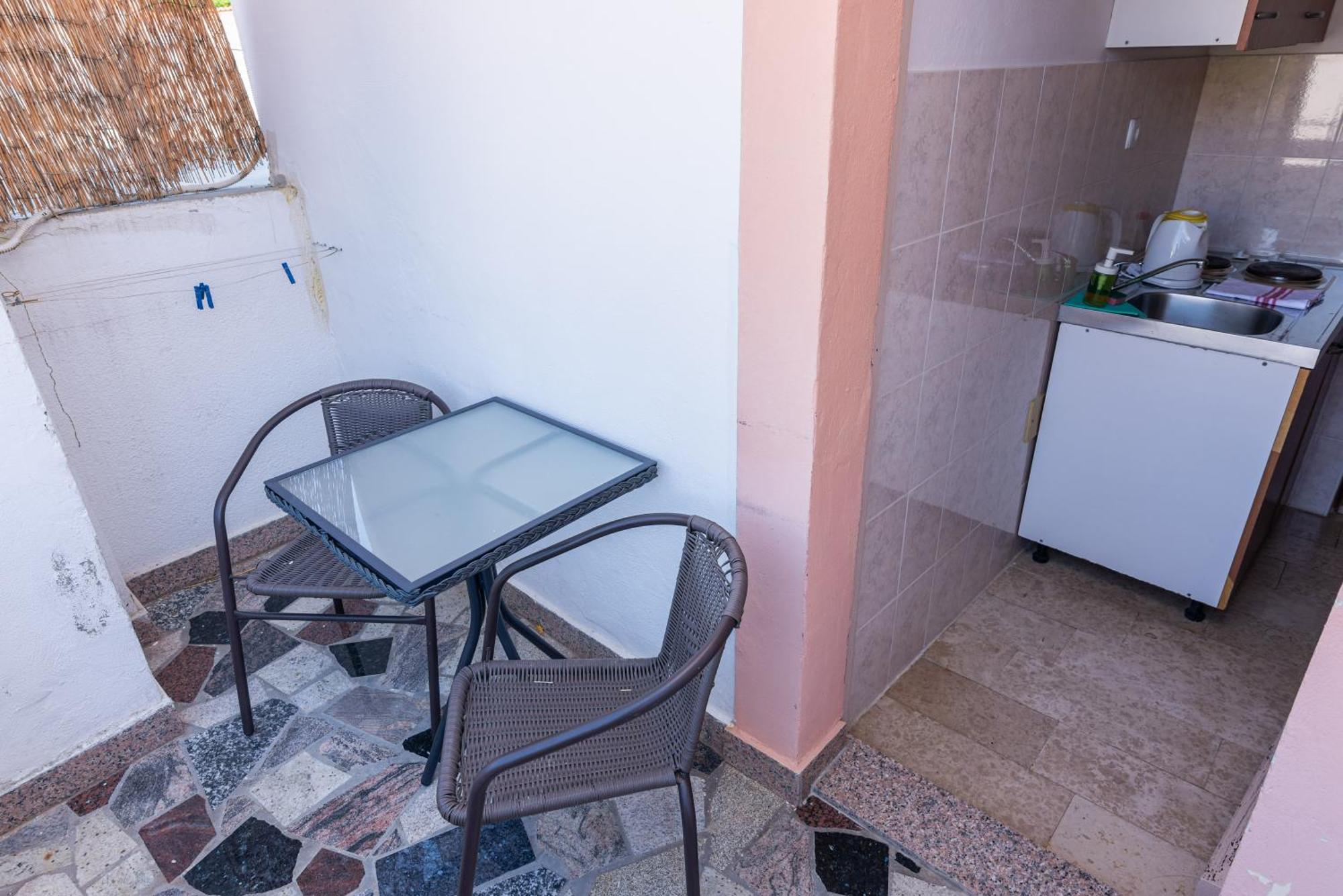 Rooms & Studio Apartments By The Way Baska  Ngoại thất bức ảnh